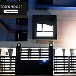 Super Townhouse New Town Near Dlf
